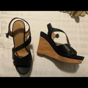 Woman’s wedges never used